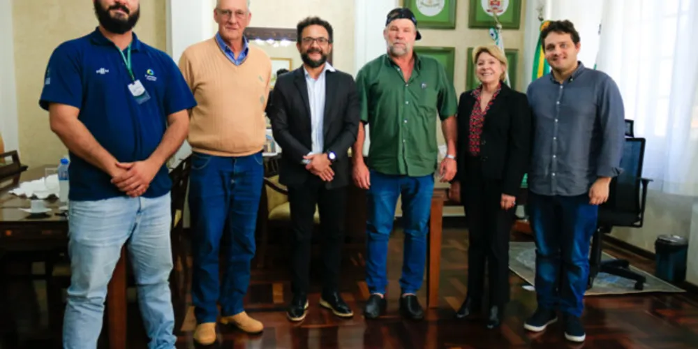Prefeito Artur Butina recebeu a visita do diretor-presidente da Fomento Paraná, Heraldo Neves