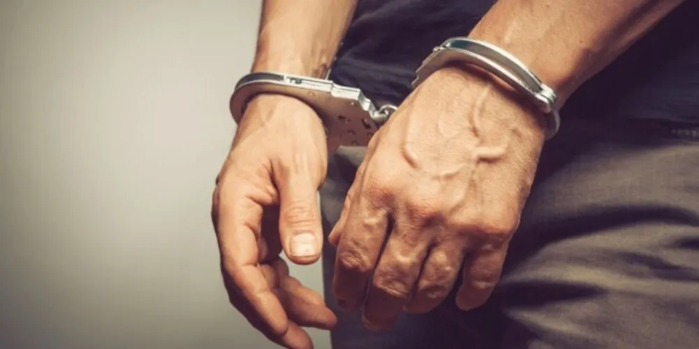 A polícia chegou até o suspeito após uma denúncia de um técnico de assistência de uma loja de celulares