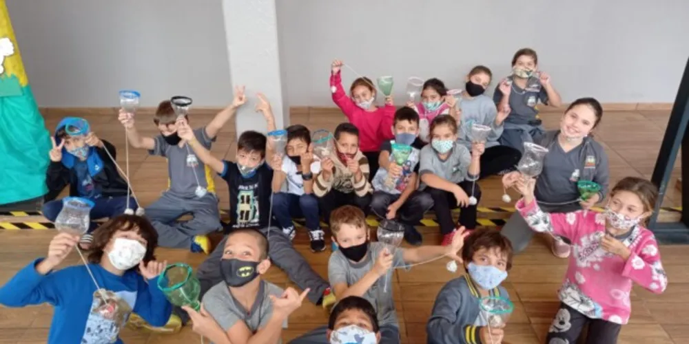 Registros mostram momentos de confecção e brincadeiras durante dinâmica