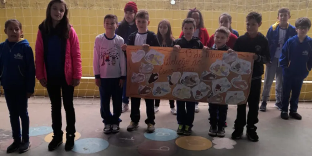 Cartaz elucidou proposta trabalhada em sala de aula