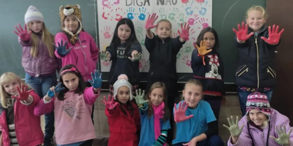 Alunos participaram efetivamente das ações com cartazes e painel