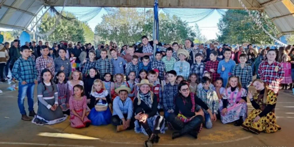 Registros mostram dimensão da festividade junina na escola