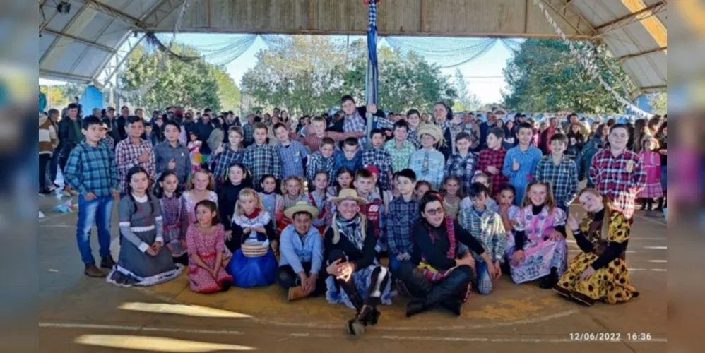 Registros mostram dimensão da festividade junina na escola