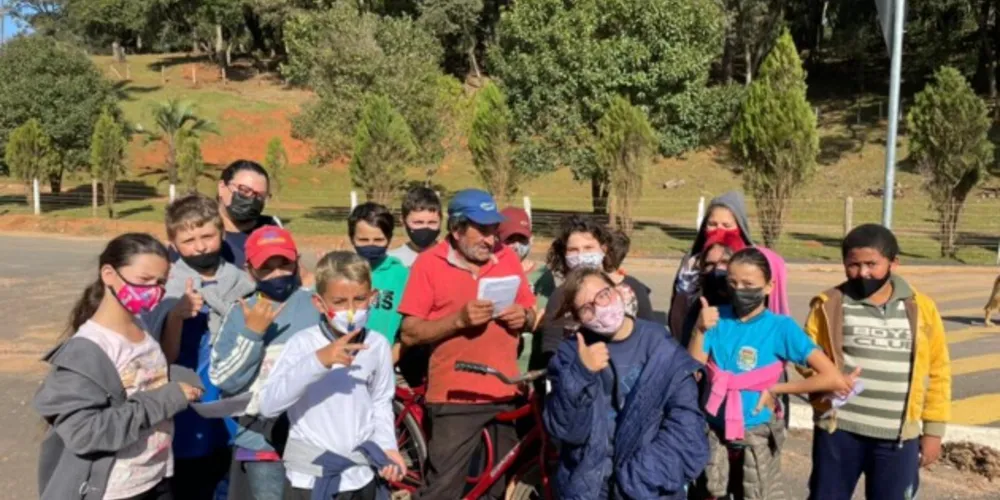 Itinerário contou com ações dentro e fora dos muros escolares