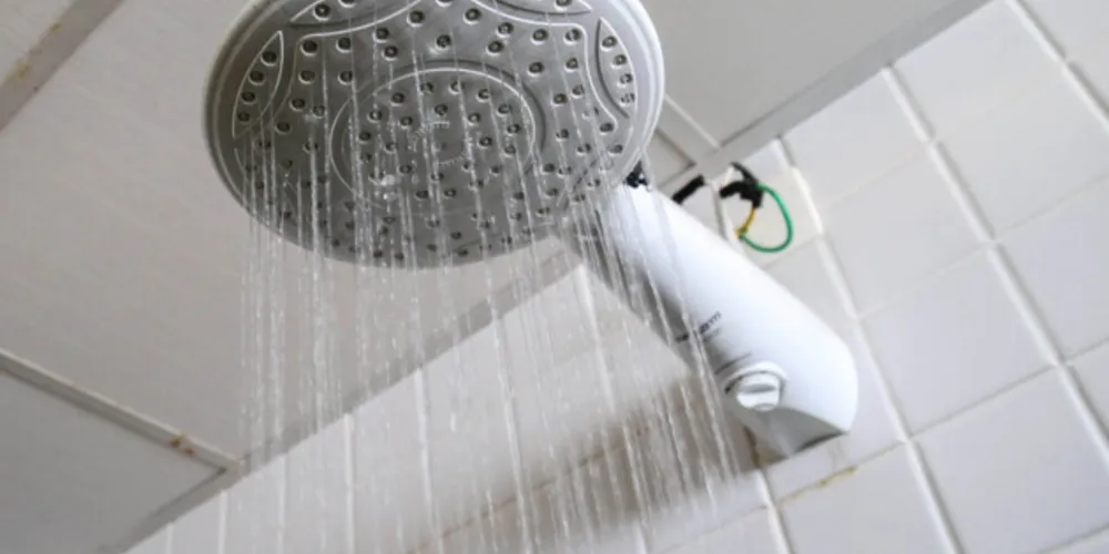 Copel alerta que chuveiro responde por 25% da conta de luz