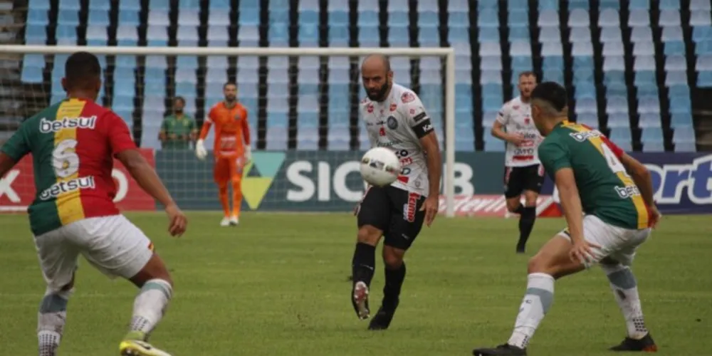 A partida foi válida pela 5ª rodada do Campeonato Brasileiro da Série B.