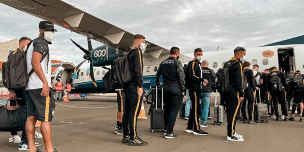 Embarque do time para Campinas foi histórico por acontecer direto no Aeroporto Sant'Ana