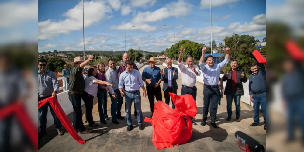 Estrutura que corta o Rio Jaguaricatu oferece rota alternativa para caminhões e demais veículos