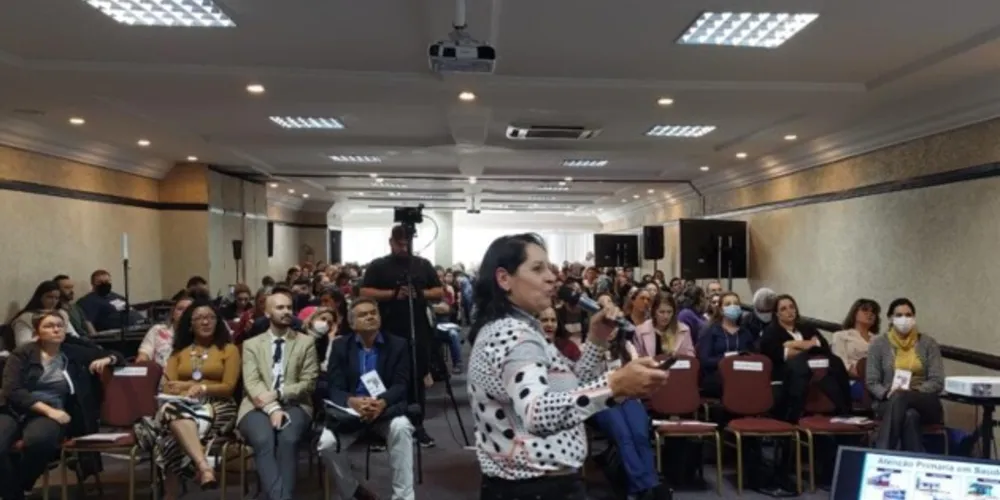 Secretária municipal de Saúde de Castro, Maria Lidia Kravutschke, participou de evento em Curitiba