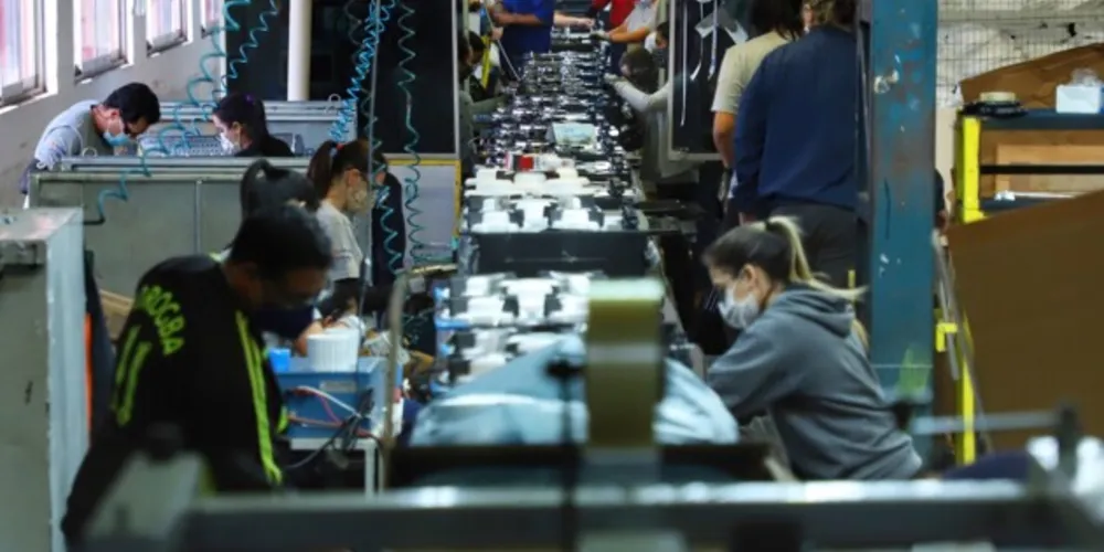 Na região dos Campos Gerais, o setor industrial foi um dos 
que mais registrou contratações nos últimos dois anos