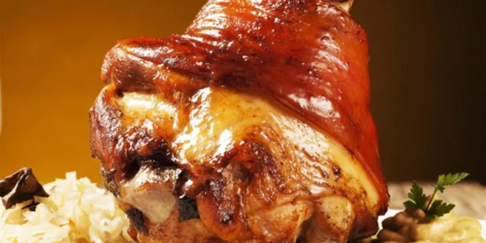 Nesta data, o bar abrirá às 11 horas e oferecerá um almoço especial.