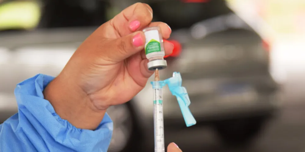 O Paraná iniciou a campanha nacional de vacinação contra a influenza nesta segunda-feira (12). A meta é imunizar contra a gripe pelo menos 90% do público-alvo, estimado em 4,4 milhões de pessoas.