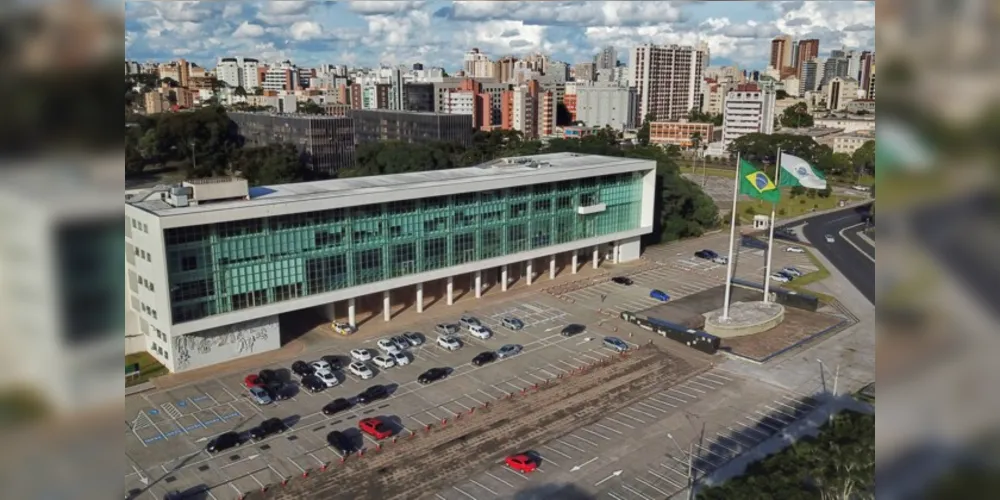 Foi decretado ponto facultativo para os funcionários públicos estaduais na sexta-feira (17)