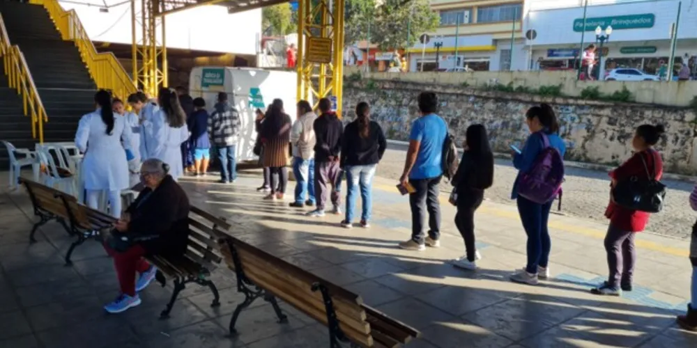 Além das mais de 300 vagas de emprego ofertadas, a ação ofereceu outras 300 vagas para cursos de qualificação profissional