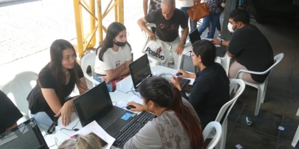 Quem passou pelo local pôde assistir a uma apresentação de teatro alusiva ao Dia do Trabalhador