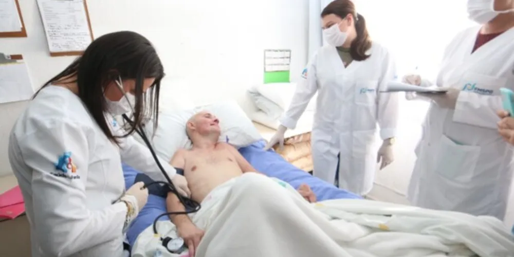 Composto por uma equipe multiprofissional especializada, o Serviço acompanha atualmente 116 pacientes.