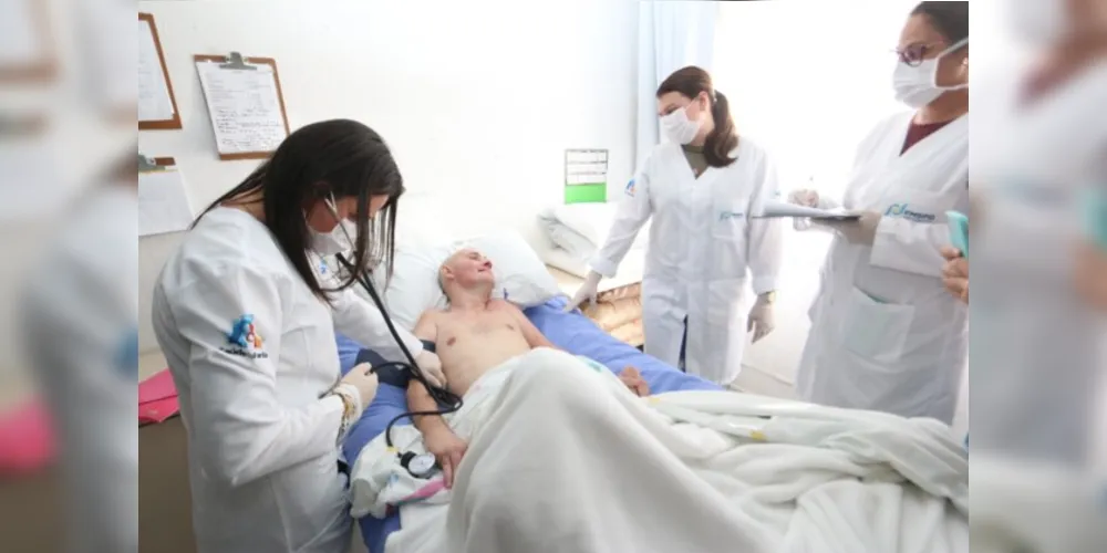 Composto por uma equipe multiprofissional especializada, o Serviço acompanha atualmente 116 pacientes.