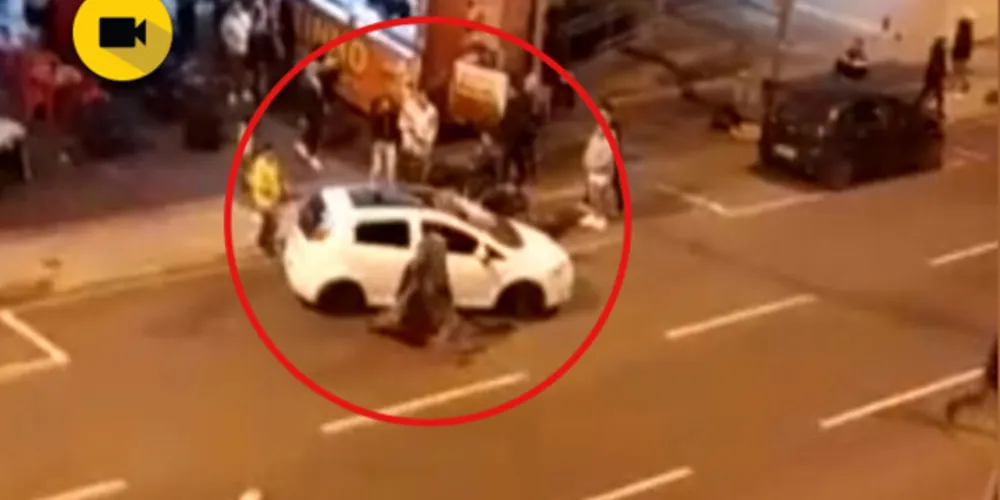 Imagens mostram uma grande troca de socos, chutes, pontapés entre diversas pessoas