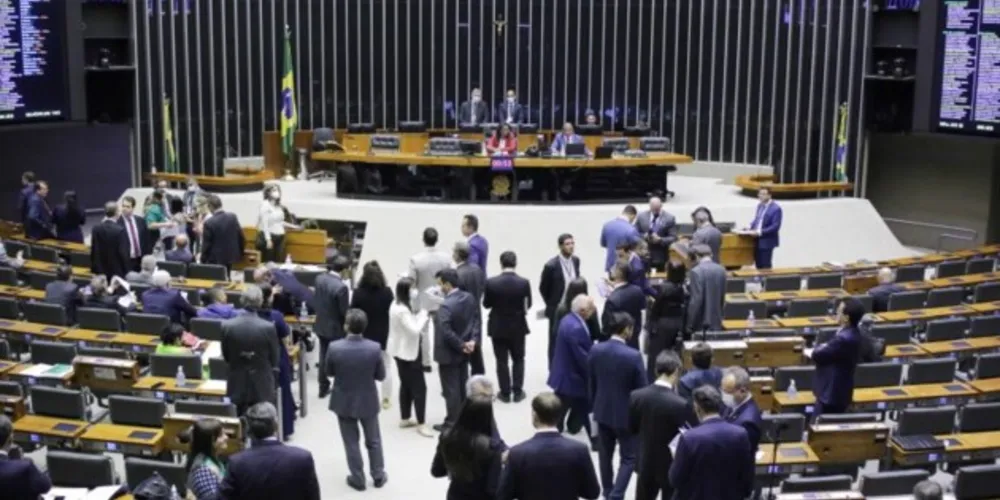 urgência do PL foi aprovada há um mês e estará em plenário nesta terça.