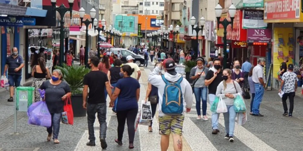 Ruas da cidade devem ter movimento acima do normal neste sábado