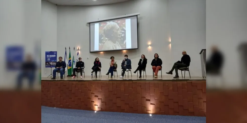 O evento reuniu cerca de 300 pessoas no  auditório da Unicesumar.
