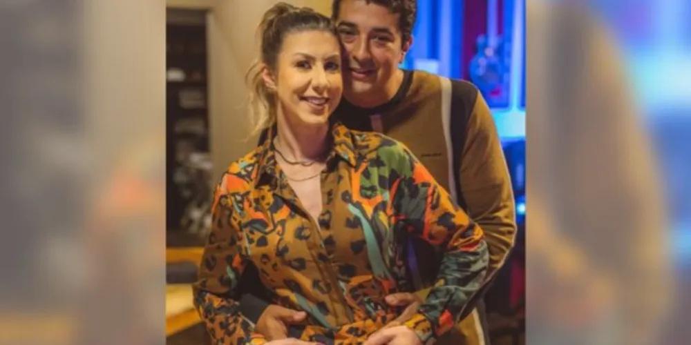 BRINDE À VIDA - Ítalo Cordeiro recebeu os cumprimentos pela passagem do seu aniversário na última segunda – feira (20). No registro, Ítalo e sua esposa Lorene Yassin. Da coluna RC os votos de felicidades e sucesso.