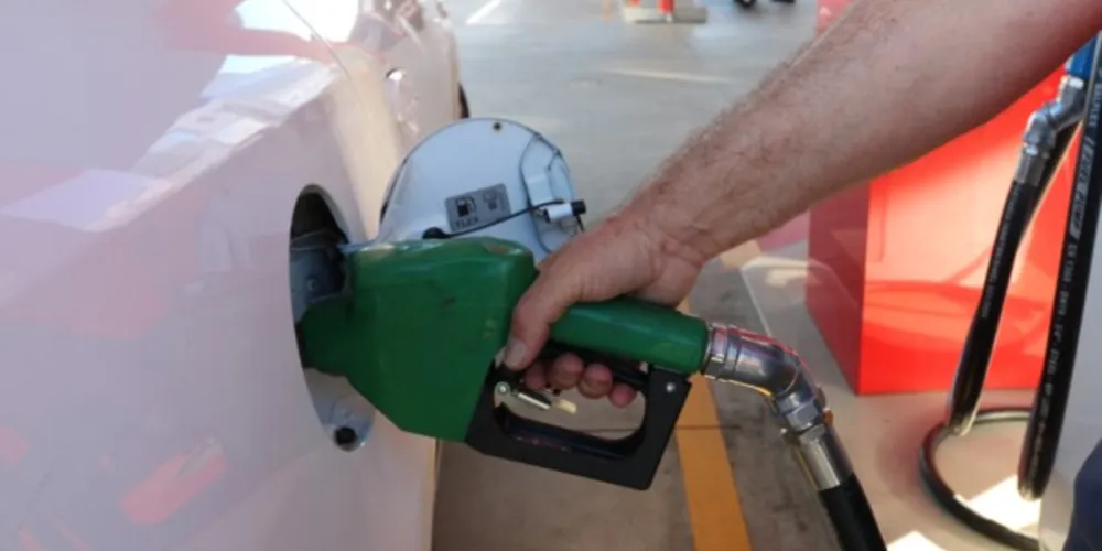 Em uma semana e meia, preço médio da gasolina subiu R$ 0,09 e do diesel R$ 0,37