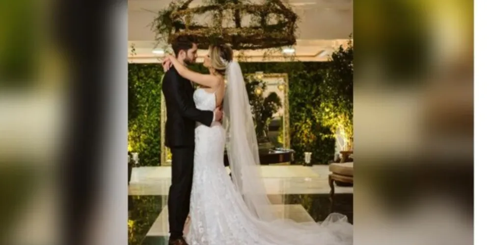 CHUVA DE ARROZ – Magda Boscardin e Bruno Bregantini no último sábado (28) reuniram familiares e amigos nas dependências do espaço Princess para a celebração de seu casamento. Da coluna RC os votos de uma união permeada com muito amor e cumplicidade.