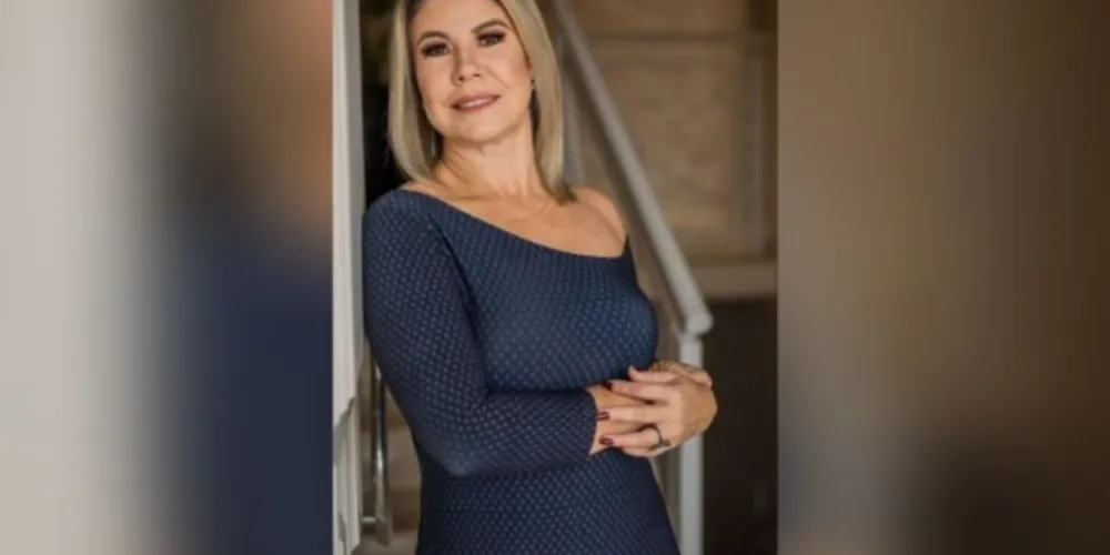 NIVER – A empresária Julia Streski será muito cumprimentada pela passagem de seu aniversário na próxima quinta - feira (7).  Da coluna RC os votos de muito sucesso e alegrias.