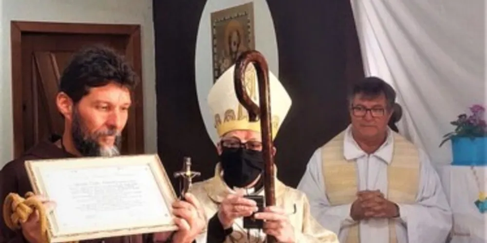 No último sábado (11), em uma celebração com o bispo Dom Sergio Arthur Braschi oficializou a passagem de fase do itinerário vocacional de 26 participantes, entre discípulos, aspirantes e vocacionados.