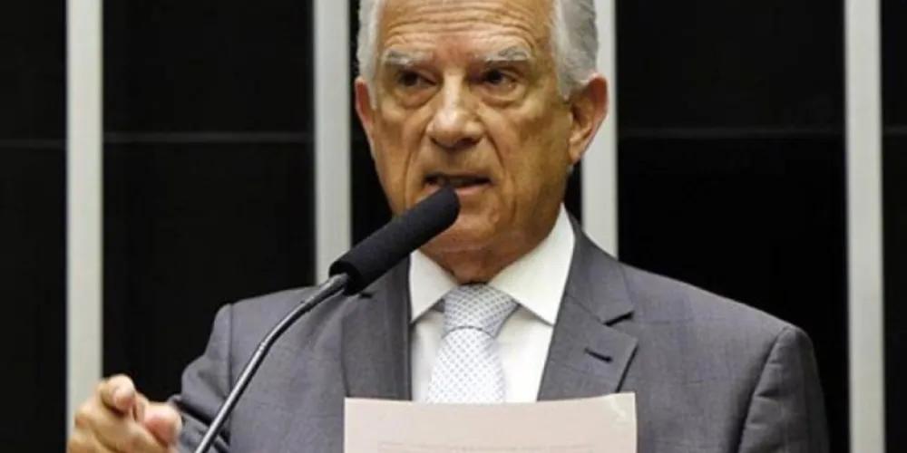 Bueno fora escolhido por doze vezes como um dos cem parlamentares mais influentes do Congresso