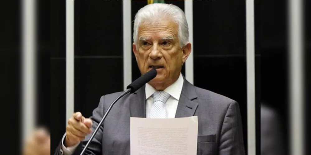 Bueno fora escolhido por doze vezes como um dos cem parlamentares mais influentes do Congresso