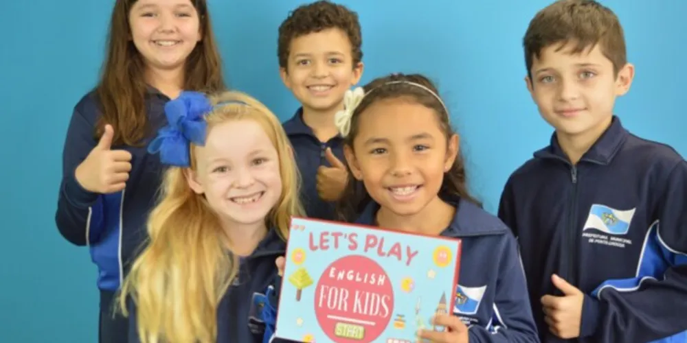 A professora Kamila Bruna Batista da Silva, formada em Letras, é responsável pelo ensino do Inglês em 12 turmas