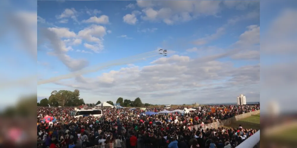 O evento realizado pela Prefeitura no Jockey Club, contou com milhares de espectadores no local