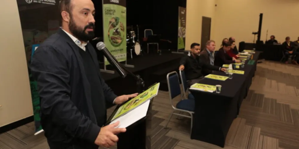 Cerimônia de lançamento da 13ª edição do livro-anuário ocorreu na manhã desta quarta-feira (29)