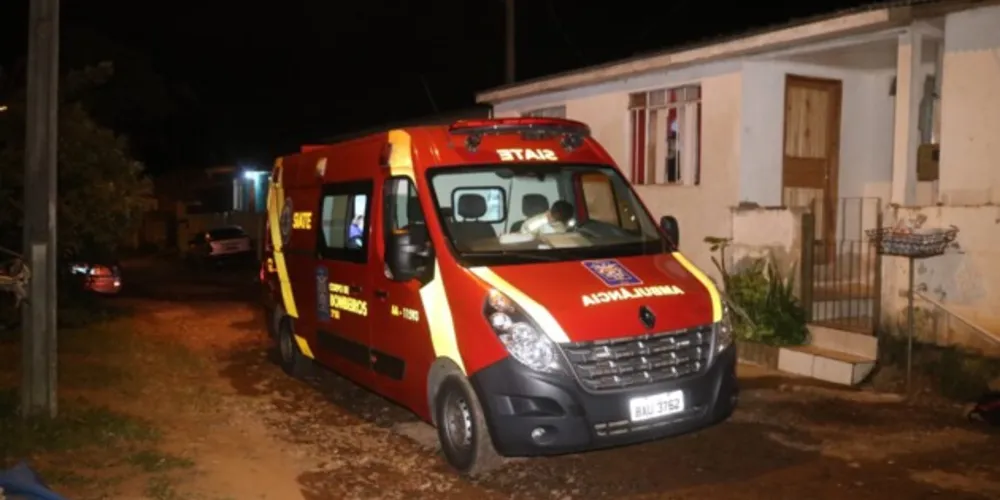 Bombeiros estiveram no local prestando os atendimentos necessários.