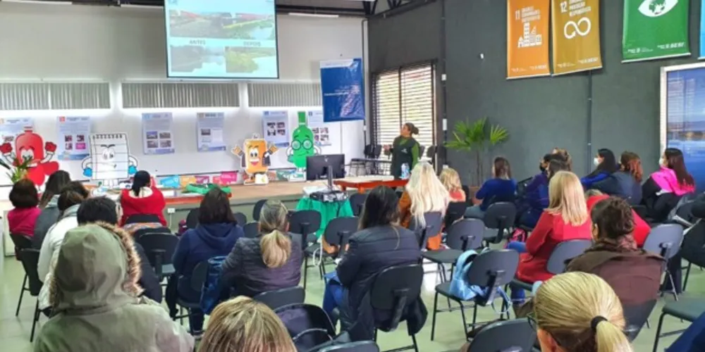 Com atividades com alunos e professores, vários profissionais da Educação tiveram a oportunidade de realizar novas formações na área, visando aprimorar o ensino e a aprendizagem nas escolas.