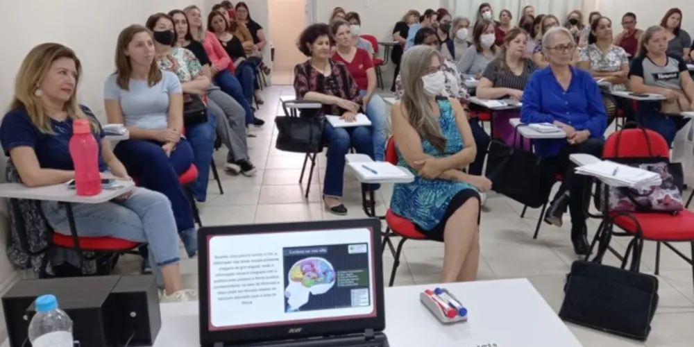 Áreas de Língua Portuguesa, Matemática, Educação Especial, Educação Física e Educação Infantil passaram por formações ao longo da semana
