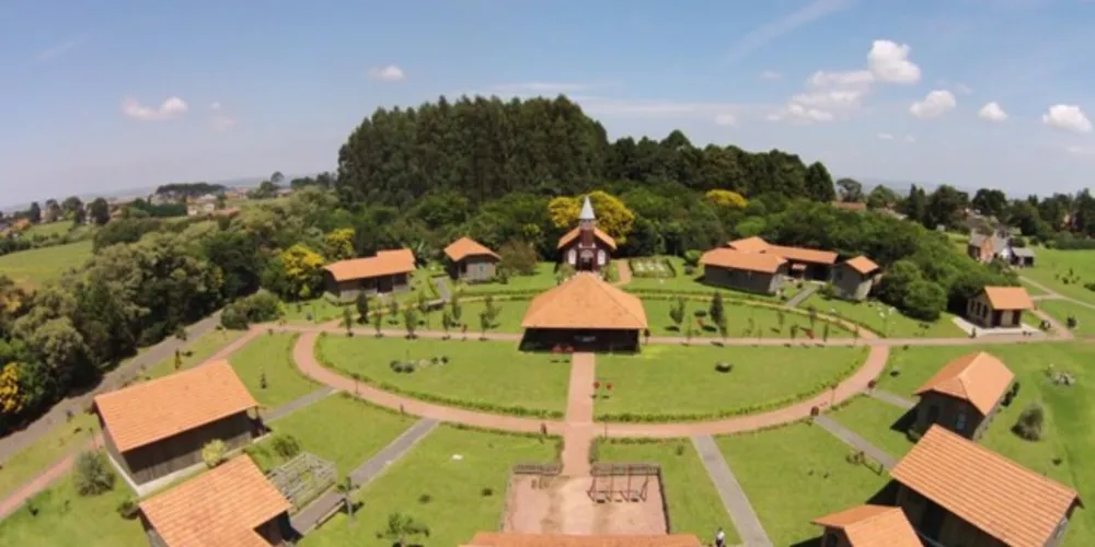 Carambeí, município do Paraná com pouco mais de 20 mil habitantes, recebeu, há exatos 111 anos, os primeiros imigrantes vindos da Holanda.