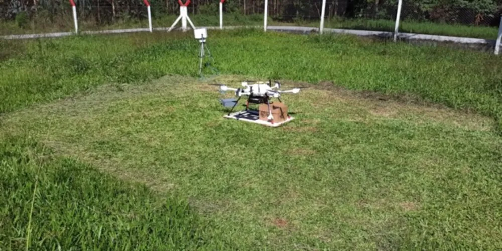 Aeronave pode realizar, em média, 23 viagens diárias, transportando, assim, cerca de 900 doses por semana.