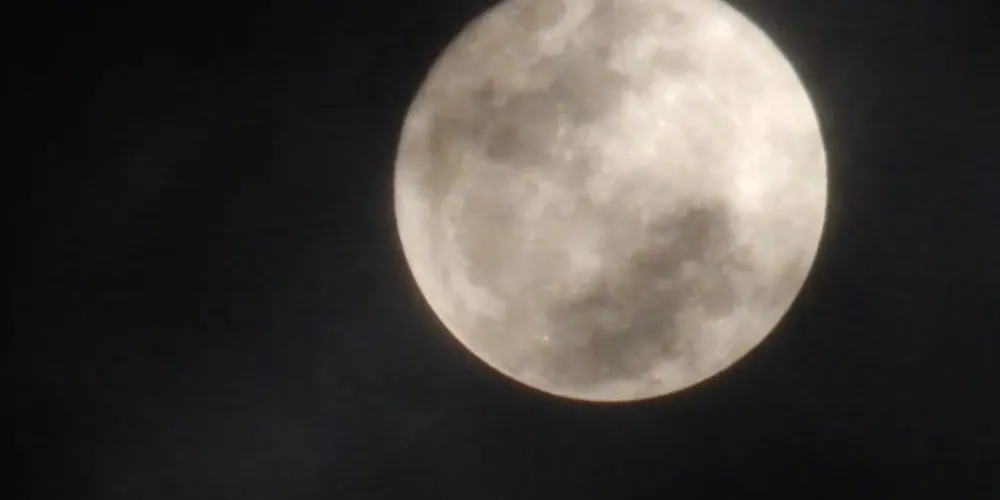 O Portal aRede recebeu imagens da 'Superlua de Morango' feitas em Londrina