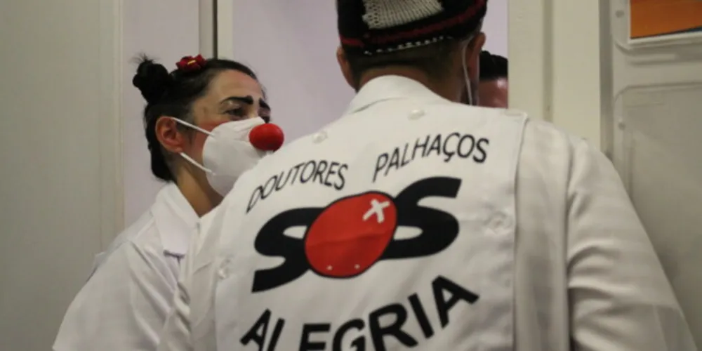Os Doutores Palhaços são uma organização da sociedade civil, sem fins lucrativos, que utiliza o riso como elemento de conexão e afeto.