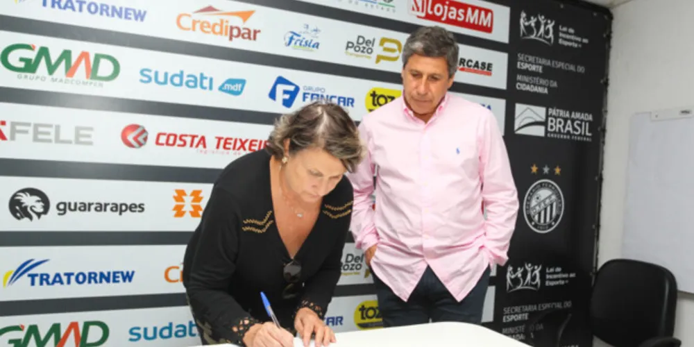 A presidente do IMM, Cirlei Simão Pauliki e o presidente do grupo gestor do Operário, Álvaro Góes.