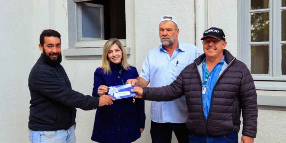 Tibagi entrega vale-alimentação para funcionários públicos