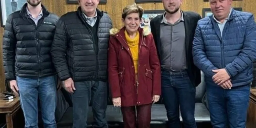 Lideranças políticas durante encontro com a prefeita de Ponta Grossa, Elizabeth Schmidt.