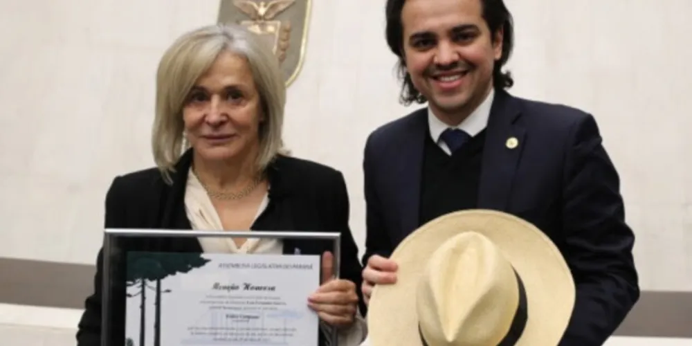 A família do jornalista Fabio Campana recebeu um certificado de Menção Honrosa pela trajetória pessoal e profissional do jornalista.
