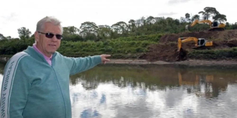 Augusto Meyer Neto era Diretor de Obras da Prefeitura de Curitiba.