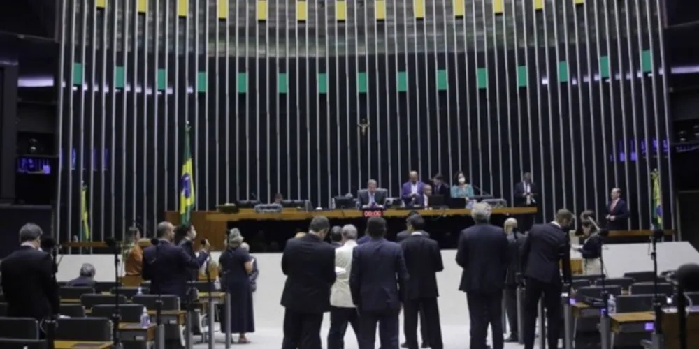 Votação foi concluída na manhã desta quarta-feira (15)