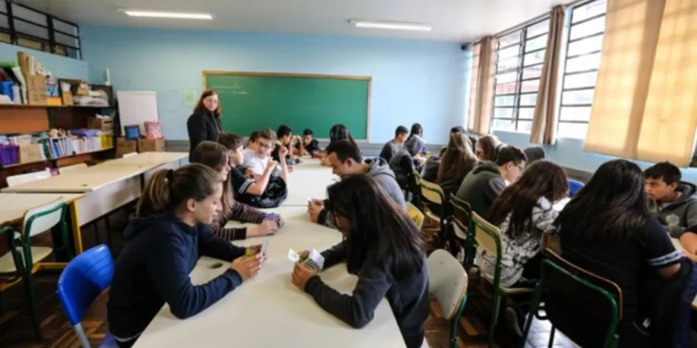 A prova será aplicada simultaneamente nos municípios-sede de cada um dos 32 Núcleos Regionais de Educação.