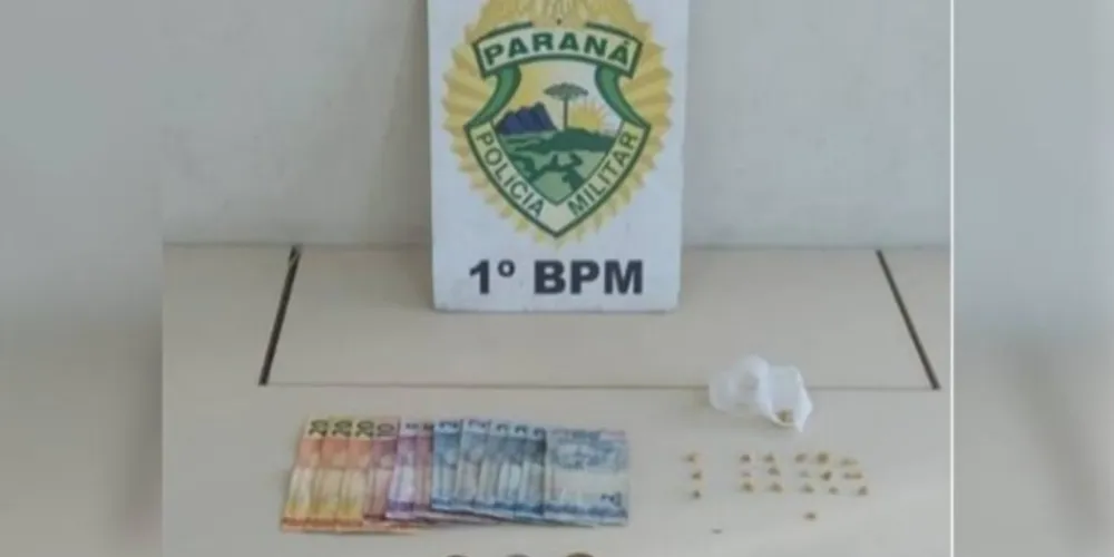 Suspeitos foram flagrados com cerca de 20 pedras de crack na Praça Barão de Guaraúna